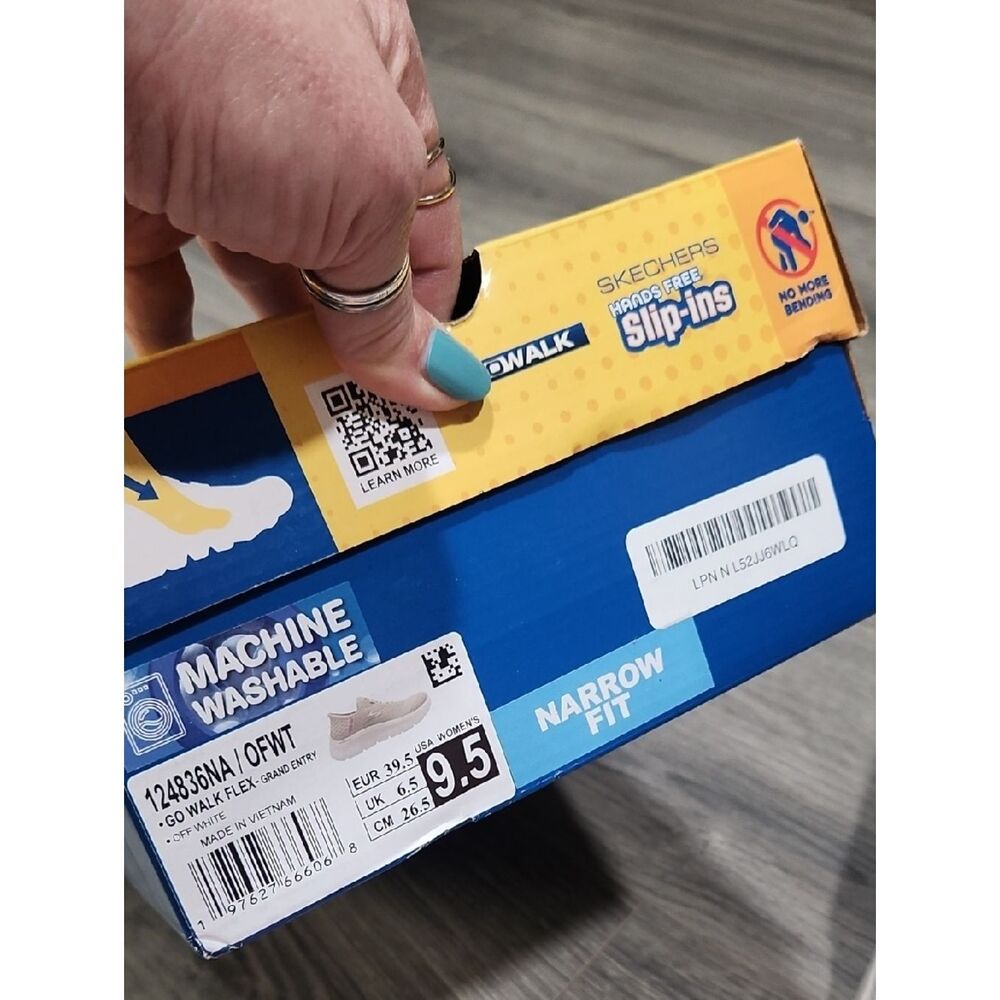 NIB Sketchers Go Walk Slip In Sneakers - Picture 10 of 10
